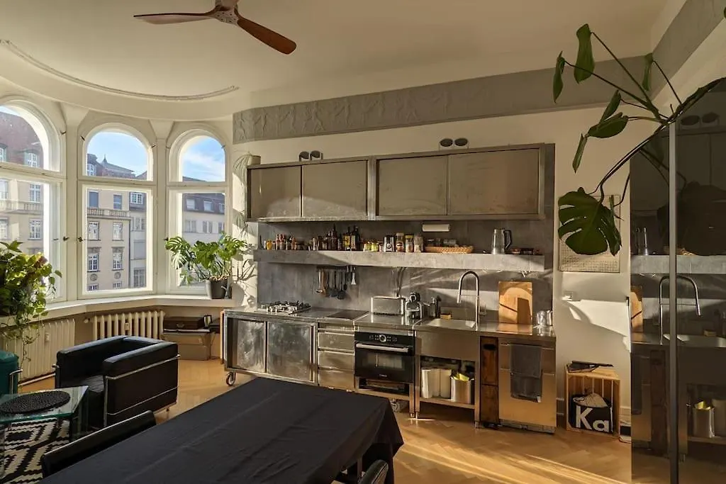 Modern Meets Classic - Near Volkspark Schoeneberg contacts